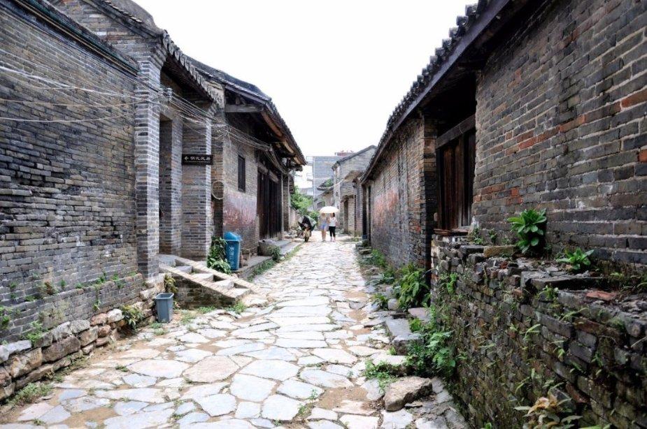 传奇霸主与修罗武神:淬炼石的神秘之旅